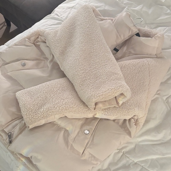 Venini Women's Soft Beige Puffer Jacket - Picture 4 of 5